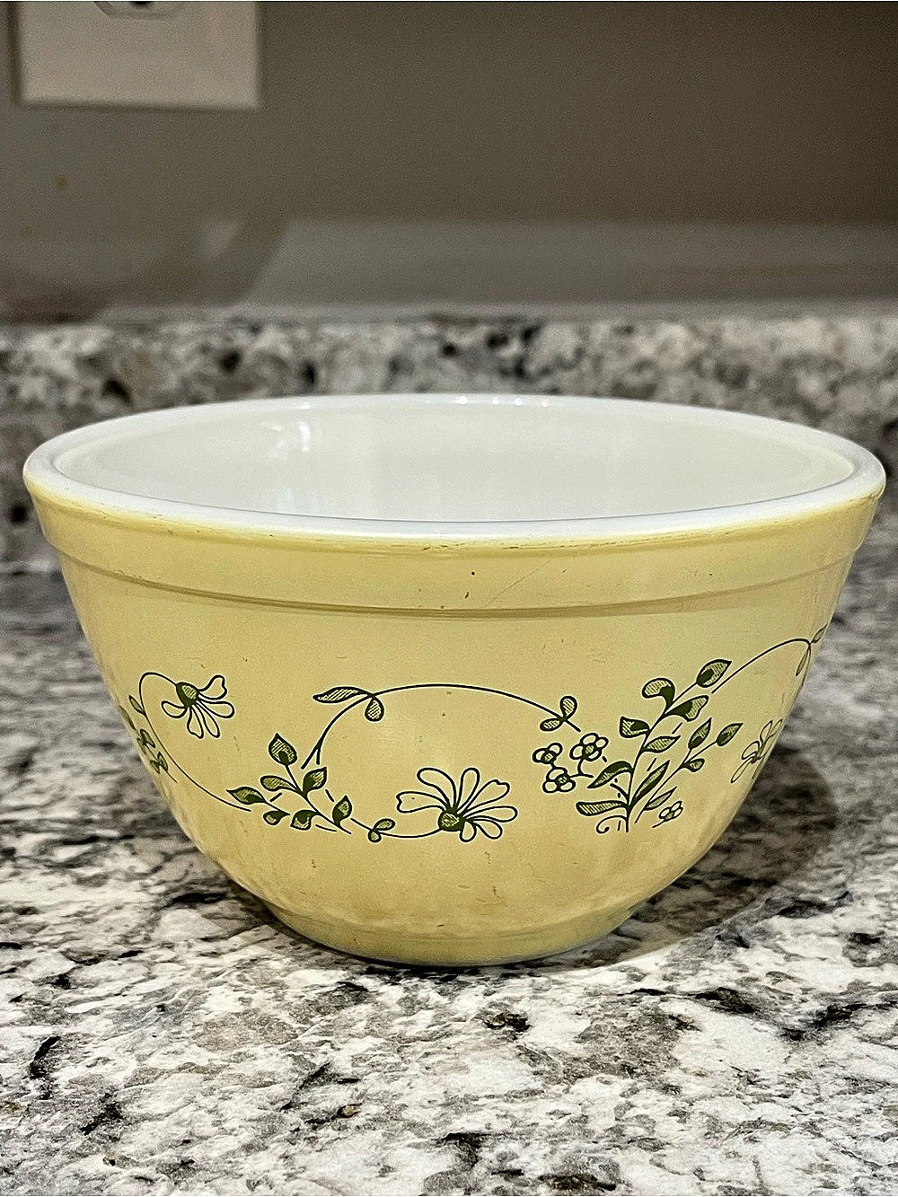 Pyrex Shenandoah #401 Mixing Bowl Yellow & White Mixing Bowl
